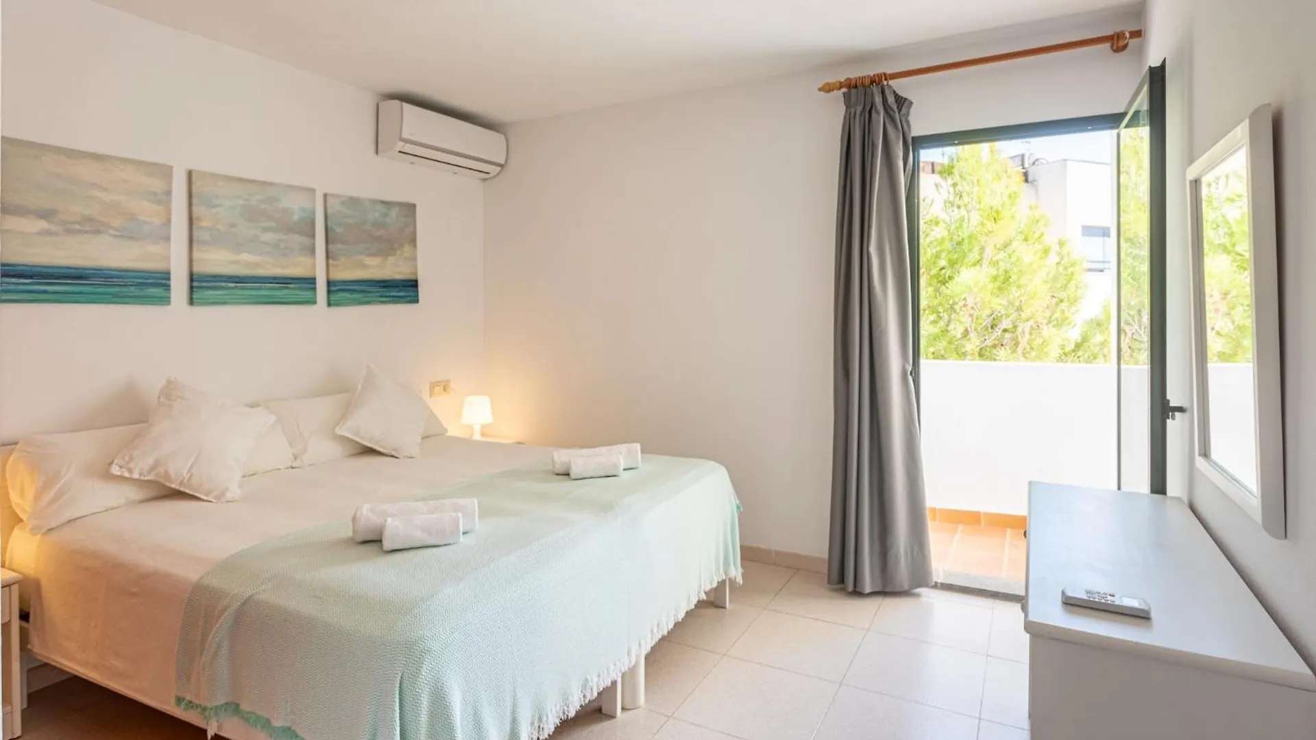 Es Dolc Apartments By Youroom Colonia de Sant Jordi 0*,